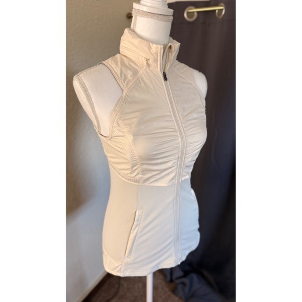 Lululemon Sleeveless Full Zip Running Vest Hooded Cream Grey Size 4